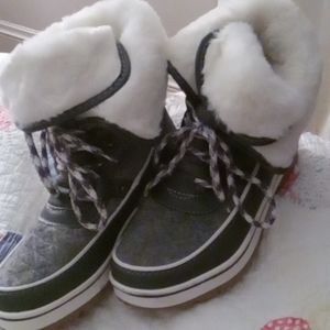Time and tru women's faux fur boots